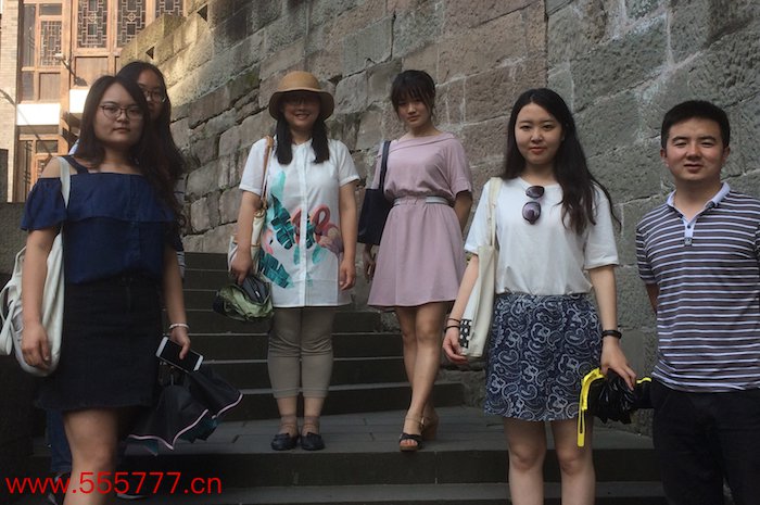 2017年5月与同学在重庆调查